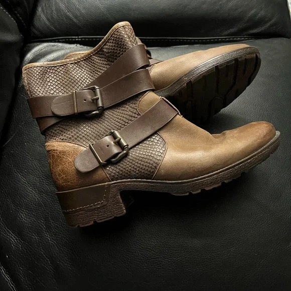 Sofft 9.5 brown leather booties - Picture 2 of 4